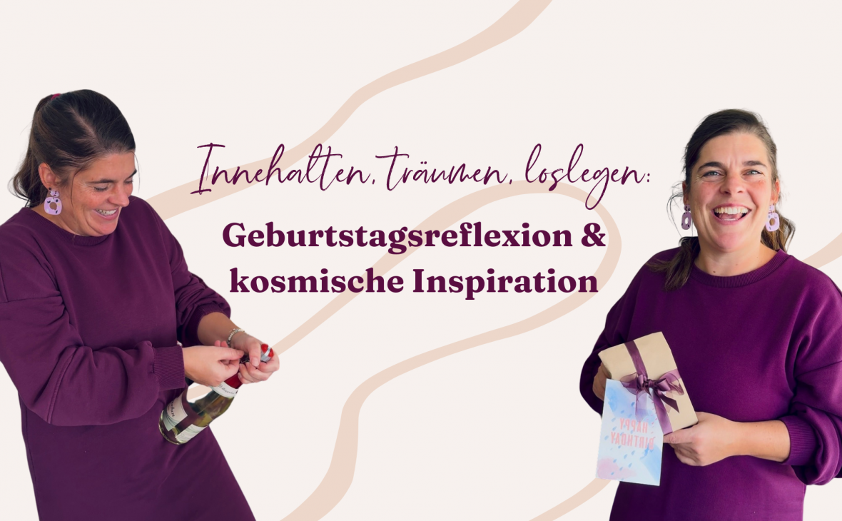 Petra Peters in lila Kleid – links beim Öffnen einer Flasche und rechts mit einem Geburtstagsgeschenk in der Hand. Die Headline ‚Innehalten, träumen, loslegen: Geburtstagsreflexion & kosmische Inspiration‘ beschreibt den Fokus auf Neuanfänge und Visionen unter dem Neumond.